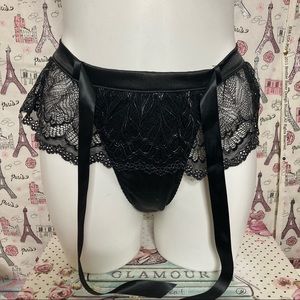 Frederick’s of Hollywood The Premier Panty Collection Black Skirted Thong